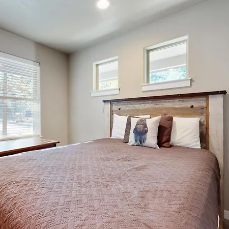 12 Lassen Lane-2
