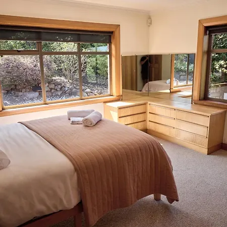 Waterfront Home With Outdoor Spa Bath And Mountain Views - 5 Min Drive To City-2