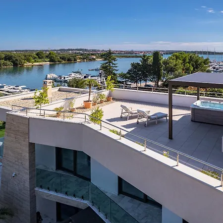 Luxury Villa Con Brio-2