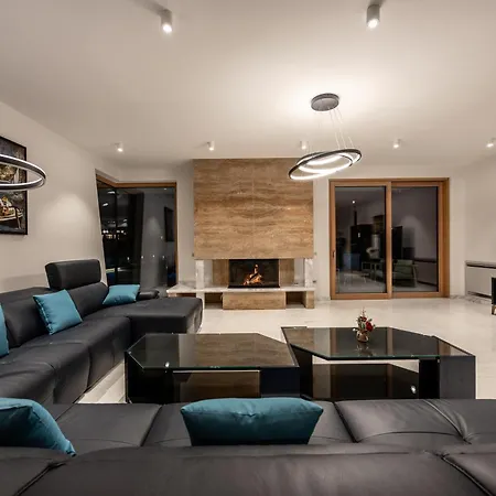 Luxury Villa Con Brio-3