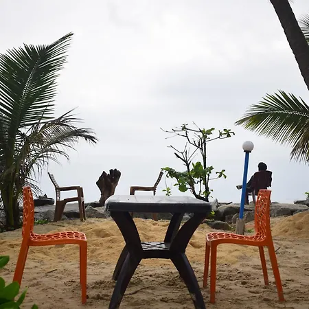 Blue Water Beach Homestay - Private Beach Dh-2