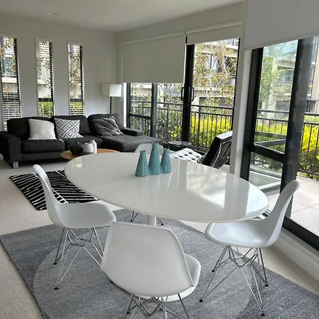Newmarket Fully Furnished 2 Bedrooms-2