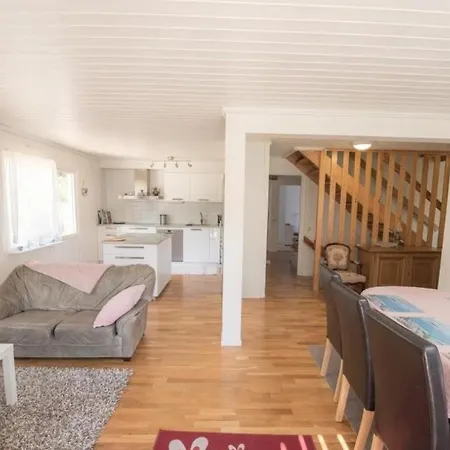 Nice Home In Loftahammar With 4 Bedrooms, Sauna And Wifi-3