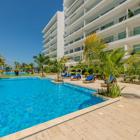 Morros Epic Beachfront Apartment-3