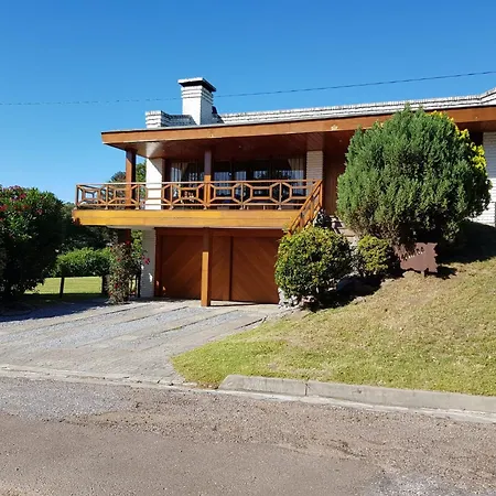 Casa Con Piscina En Piriapolis-3