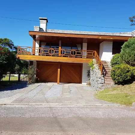 Casa Con Piscina En Piriapolis-2