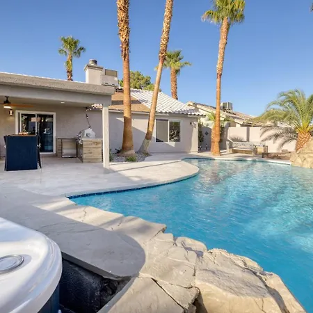 Oasis In The Desert W Heated Pool Fully Renovated-3