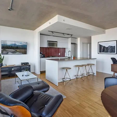 The W, Modernized 2 Bedroom Downtown Highrise-3