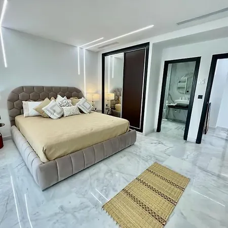 The Pearl Penthouse - Jacuzzi & Views-3