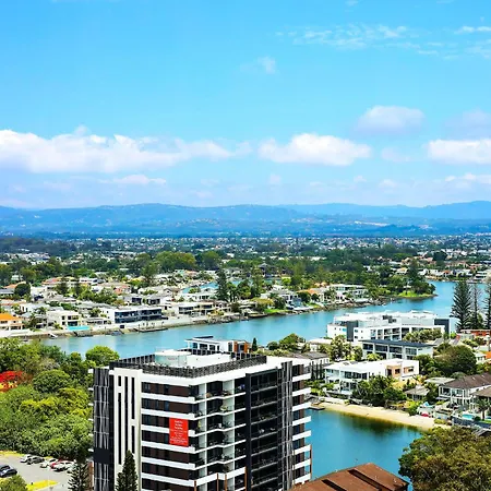 QTower 2BR Apt Pool&Gym, 6 Guests, Beach Walk-2