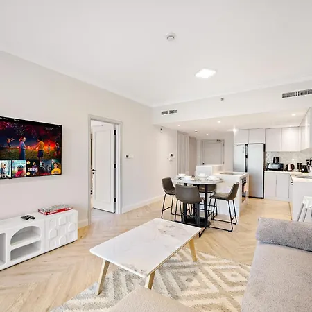 Luxe 1Br In Fairways East With Canal Views-3