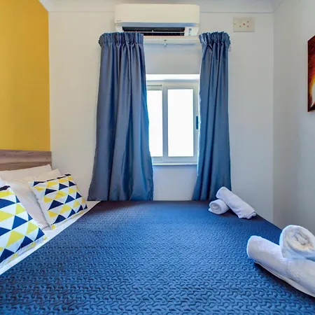 Sliema Exquisite Penthouse With Jacuzzi 2 Bedroom-3