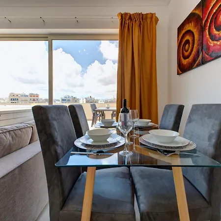 Sliema Exquisite Penthouse With Jacuzzi 2 Bedroom-2