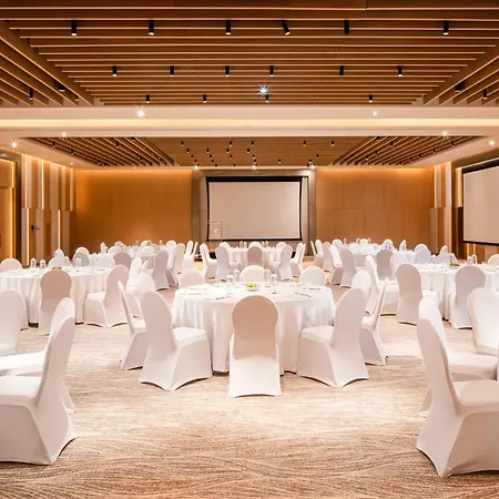 Holiday Inn & Suites - Dubai Science Park By Ihg-3