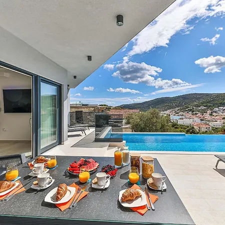 Gorgeous Home In Marina-3