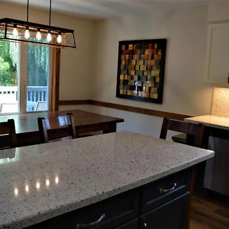 The Blue Mountains Chalet For 20- 8Br Bliss W Hot Tub-2