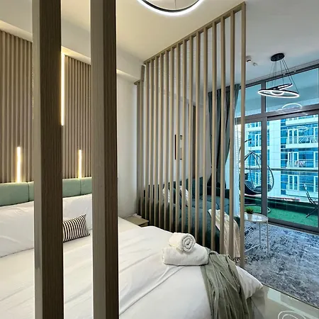 Stylish Studio With Stunning Marina Canal Views Near To The Beach-2