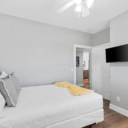 Family-Friendly 4Br Beachfront Retreat W/ Indoor & Outdoor Pools-2