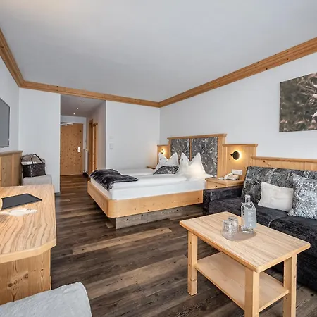 Hotel Edelweiss-2