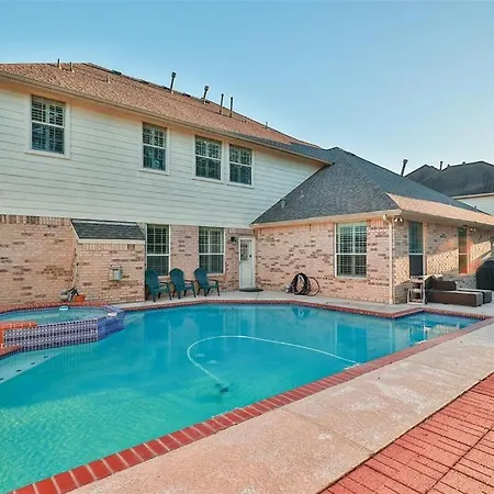 Royce Mini-Mansion With Heated Pool & Spa Houston-2