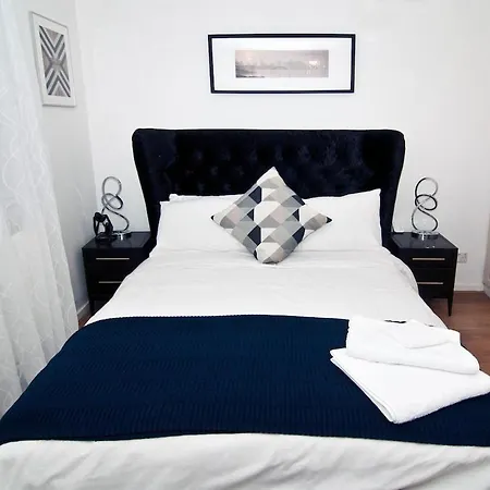 Luxurious Apt Zone 2, One Stop London Bridge!-3