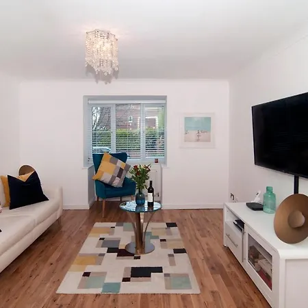 Luxurious Apt Zone 2, One Stop London Bridge!-2