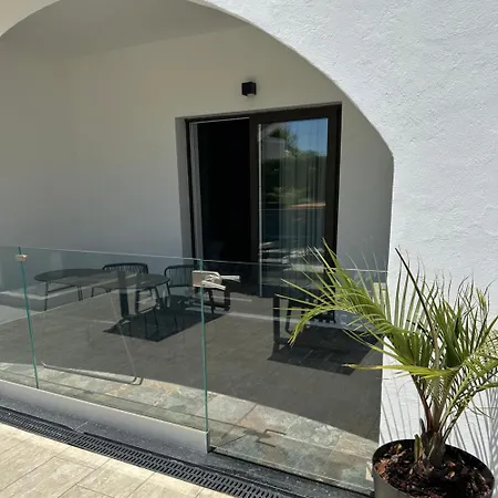 Malpique Heated Pool & Jacuzzi Guest House-3