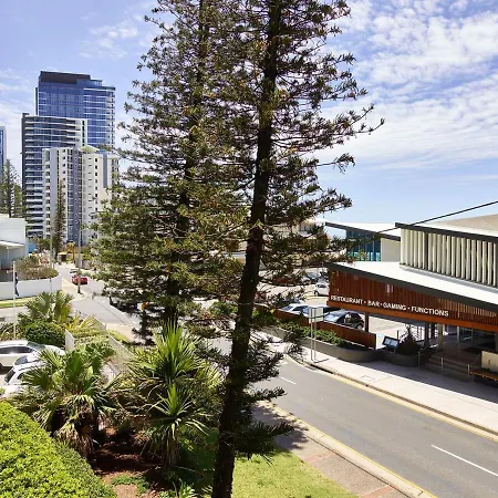 Spacious Beachside 2-Bed 2-Bath Apartment-3