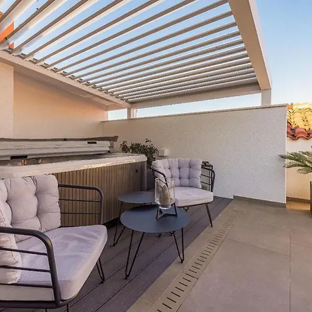 Magnificent Rooftop Jacuzzi & Terrace Apartment Olia-3