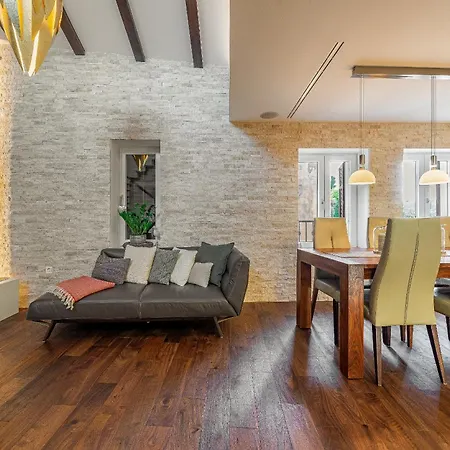 Magnificent Rooftop Jacuzzi & Terrace Apartment Olia-2