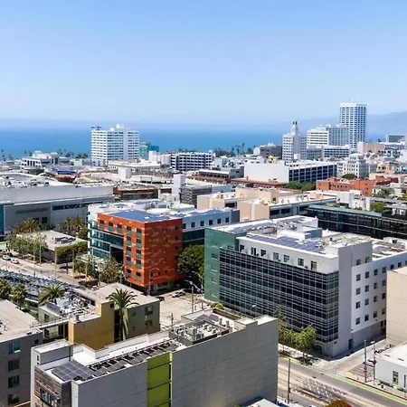 Luxurious 2-Bedroom Retreat In Santa Monica-2