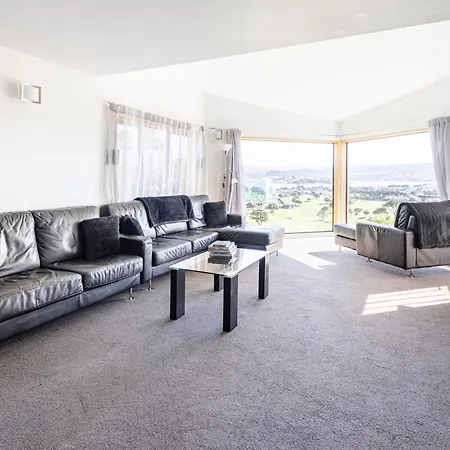 Spacious Modern Executive Home-2