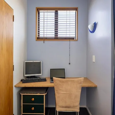 Spacious Modern Executive Home-3
