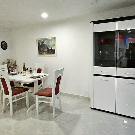 Domagoj Luxury Apartments With Pool & Seaview By Irundo-2