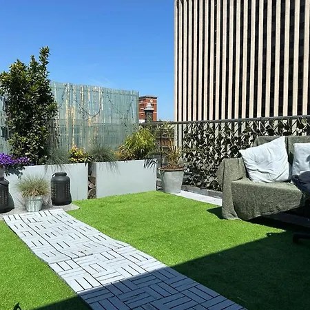 1 Bed Penthouse - Hot Tub - Roof Terrace - Parking-3