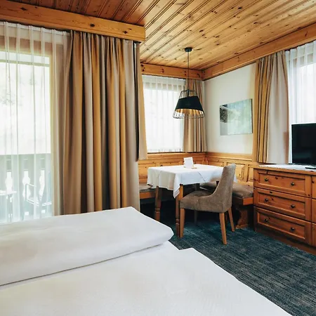 Wellnesshotel Engadin-2