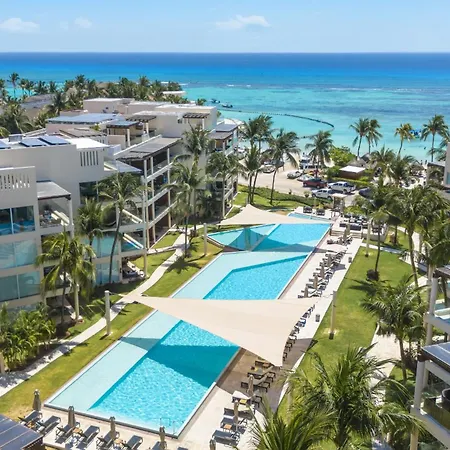 Infinity Pool And Private Beach Club - Luxury Complex The Elements Condos - Gh8-2