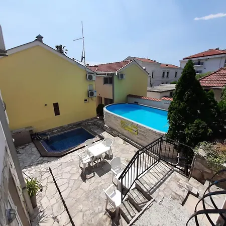 Luxury 3Br Duplex With Pool 2 Mins From Beach In Kumbor-2