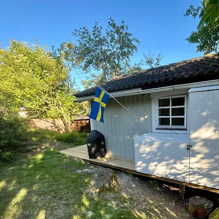 Mysig Stuga Naer Sjoen-2