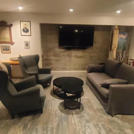 Glacier World - Hoffell Guesthouse-3