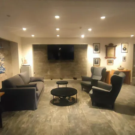 Glacier World - Hoffell Guesthouse-2