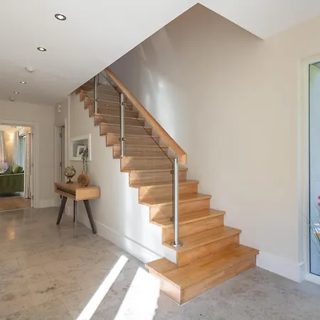 Large Home To Sleep 8 In Kenmare. Free Use Of Pool Onsite-2