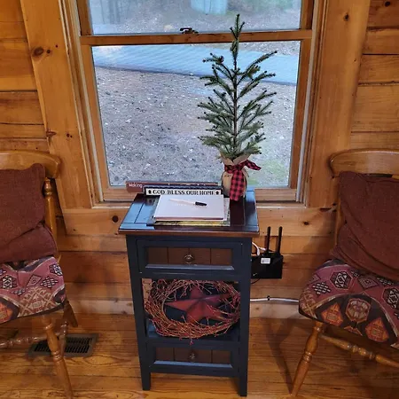 Cozy Smoky Cabin With Hot Tub & Fireplace-2