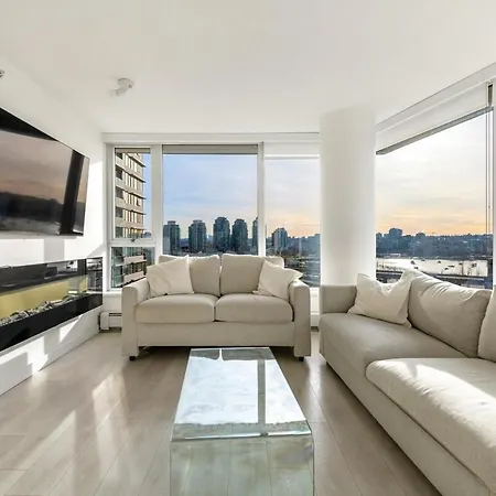 Bright 3Br Downtown Vancouver Condo W Pool & Gym-2