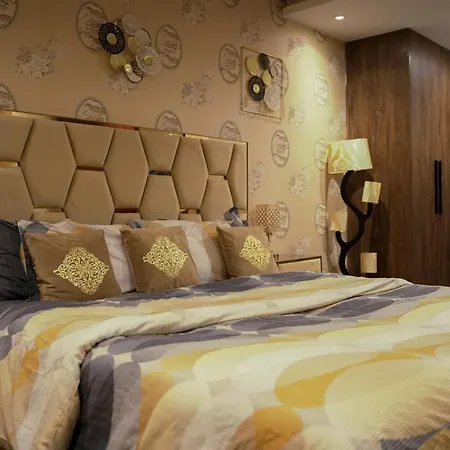 Great Experiences Are Just Around The Corner Luxury Gold Crest Mall Apartments By Hba-3