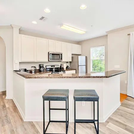 Upstay Condo With Outdoor Pool & Sauna-2