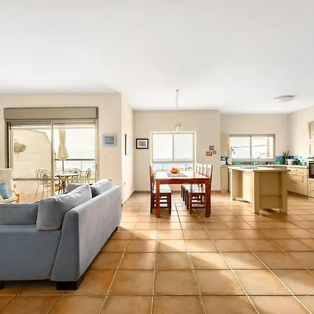 Nahariya Beachside Comfort Stay-3