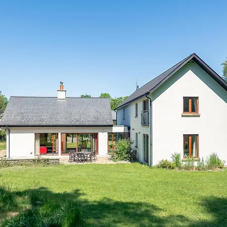 Large Kenmare Home Sleeping 10-2