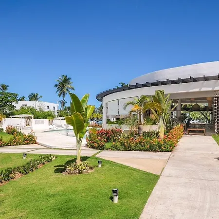 Upper-Level Penthouse, Beachfront Residence-3