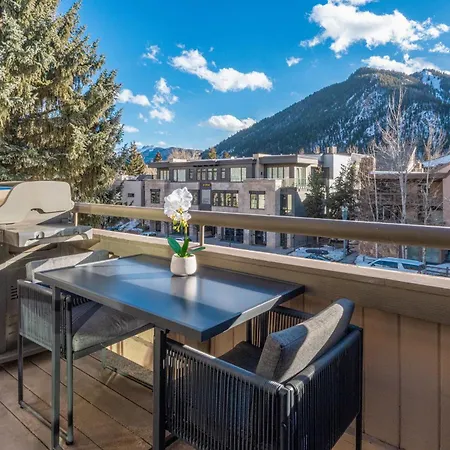 Brand New 2Br 2Ba - Ac, Location, Views!-2